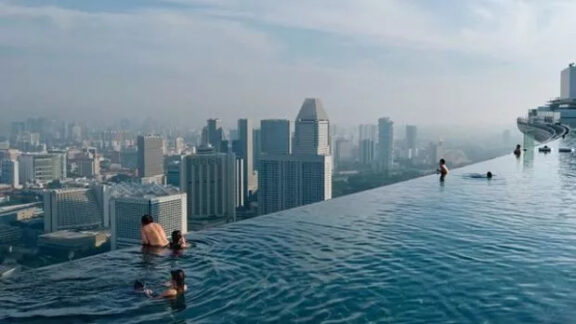 15 dintre cele mai neobișnuite piscine din lume