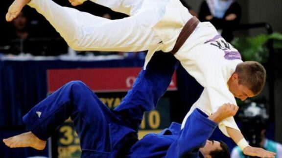 judocani pe arena de lupta