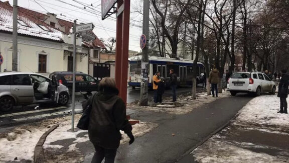 Accident GROAZNIC la intersecția străzilor Bănulescu Bodoni și Sciusev. O femeie - grav rănită