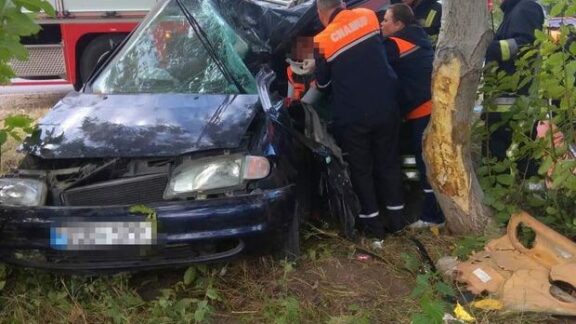 Accident la Țânțăreni. Un tânăr a fost transportat la spital