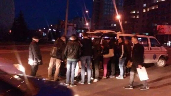 Un bărbat a fost lovit grav de o mașină.