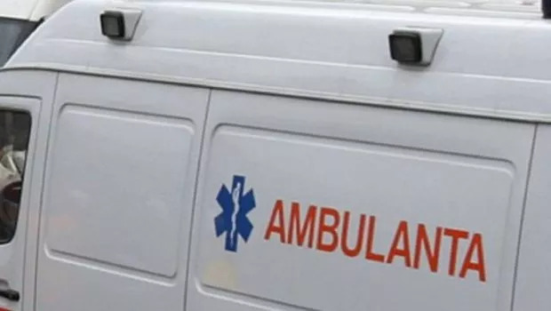 un baiat de 9 ani a căzut de la etajul cinci
