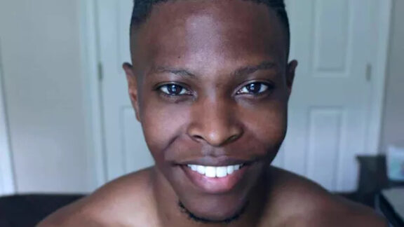 Culturistul care își poartă inima în ghiozdan