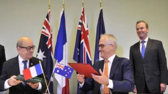 Australia și Franța au semnat un contract cu o valoare estimată de 34 miliarde euro pentru livrarea a 12 submarine