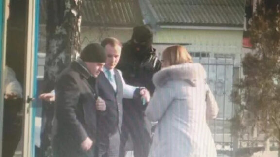 Avocatul Valerian Mânzat reţinut