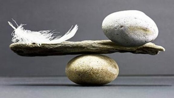 Omul înțelept cântărește.