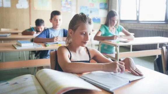 Disciplina „Educaţie civică” trebuie revizuită