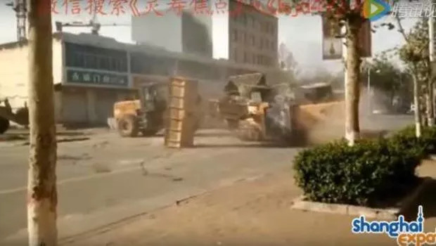 Bătaie cu buldozere
