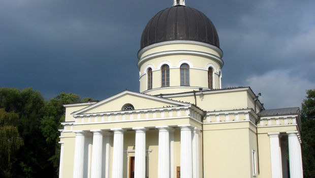 Moaște aduse la Catedrala din Chișinău