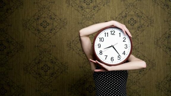 dam ceasul cu o oră în urmă