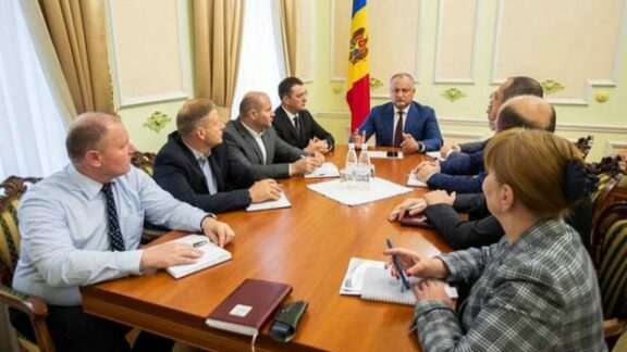 aniversări a zilei victoriei și a comemorării eroilor căzuți pentru independența patriei”.