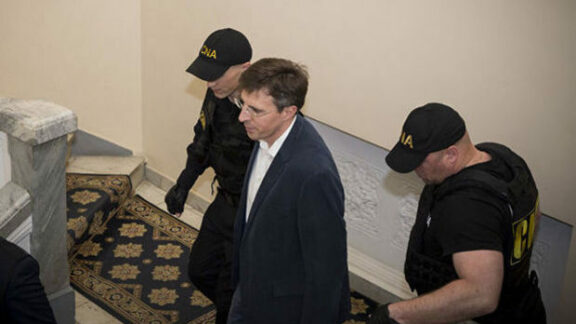 Chirtoacă reţinut de CNA