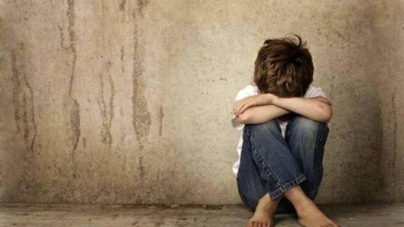 Cinci minori au violat un băiețel de 9 ani