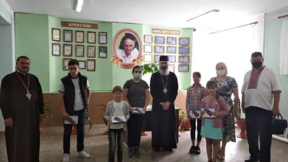 Episcopia de Bălţi donează elevilor