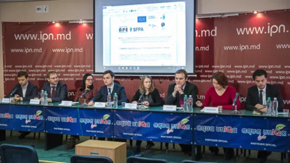 Experţi: Comunicarea despre vectorul european este deficitară