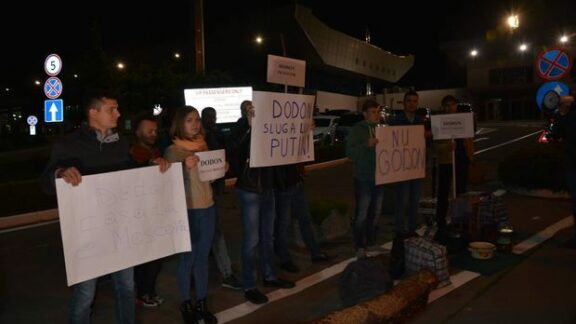 Flashmob INEDIT la Aeroportul Chişinău: 