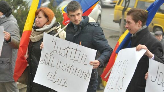 Flashmob „UNIREA - ODIP”: „Jos mâinile de pe unioniști”