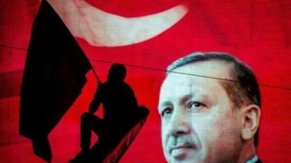 Turcia: Guvernul suspendă mii de profesori în sud-estul țării