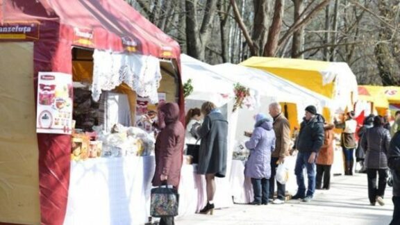 iarmarocul de Paști din scuarul Catedralei