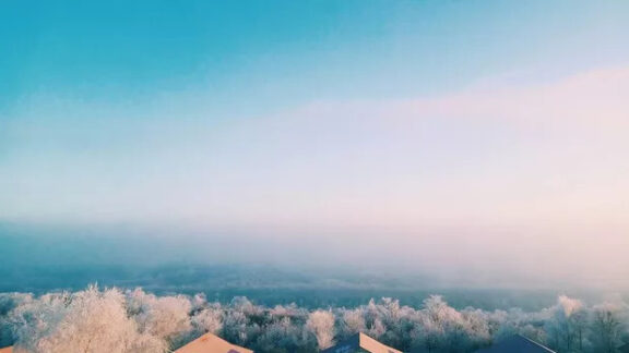 Case acoperite cu zăpadă