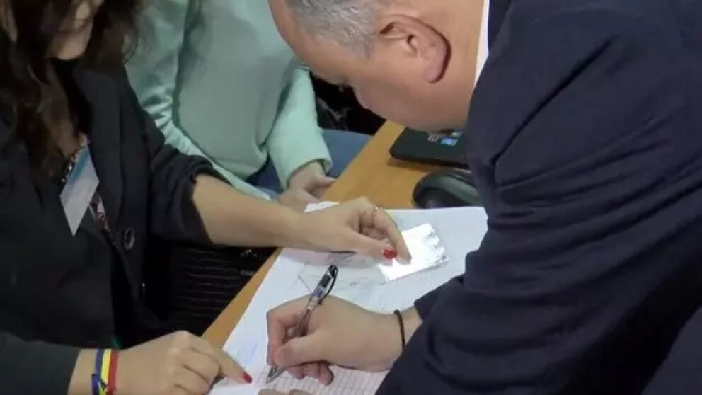 Igor Dodon voteaza referendum