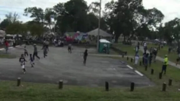 Agitaţia oamenilor în urma împuşcăturilor care au avut loc în momentul comemorării lui Martin Luther King