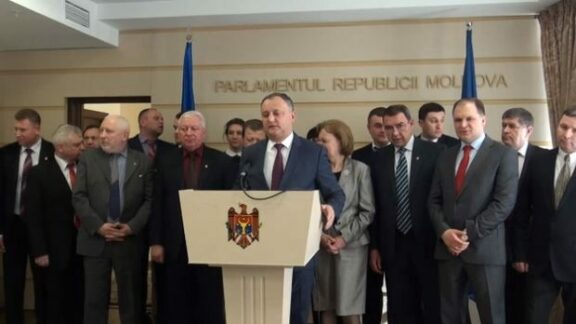 În căutare de semnături! PSRM vrea să transforme Republica Moldova în stat prezidenţial