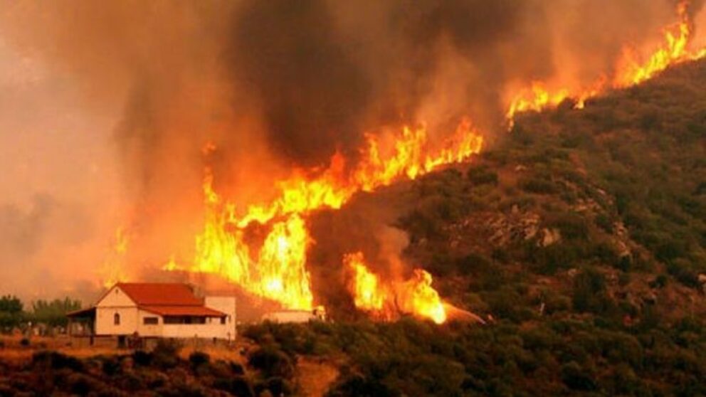 Incendiile devastatoare de lângă Atena au făcut 74 de morți și 188 de răniți. Premierul grec a decretat trei zile de doliu național