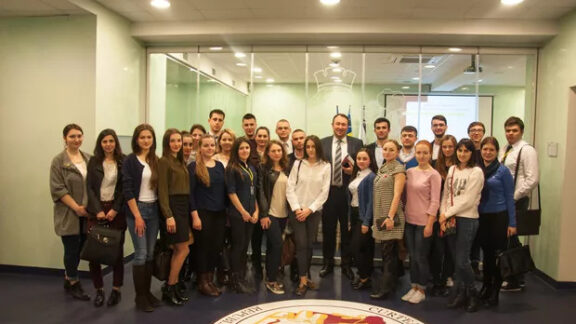 întâlnirea viitorilor juriști cu Tănase