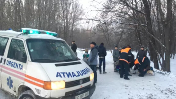 La săniuș a căzut un copil