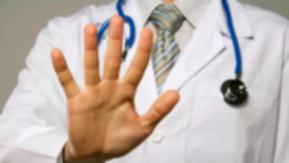 Agresarea medicilor solicită o pedeapsă drastică.