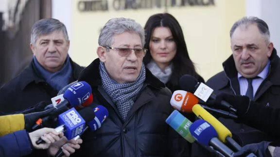 Mihai Ghimpu alături de alți membri PL dau declarație