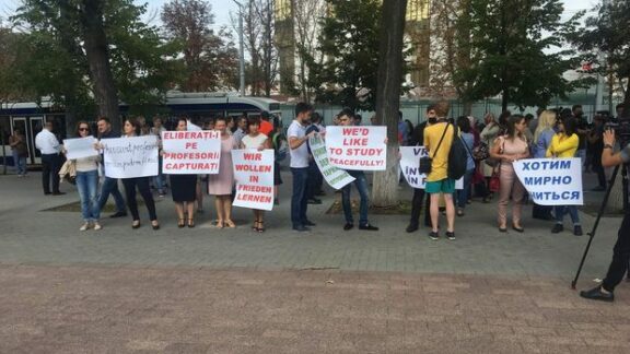 Orizont protest Parlament