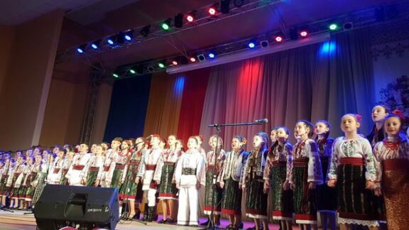 „Mărțișorul Centenarului” a fost sărbătorit la Cernăuți și la Roma