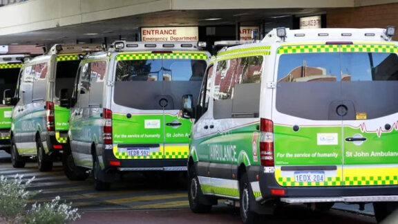 Mașini ce merg pe drum