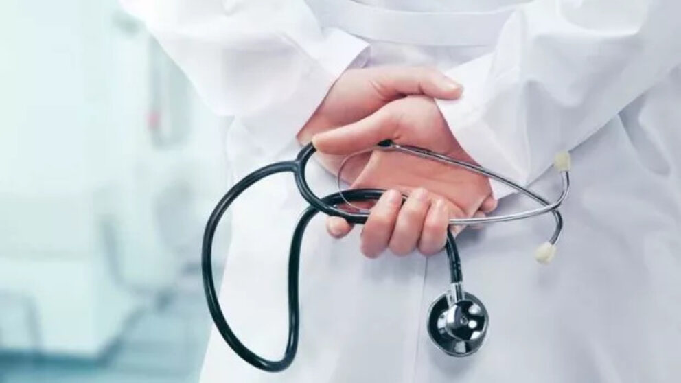 Mâinile unui medic