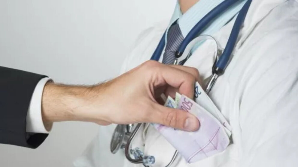 medic mită