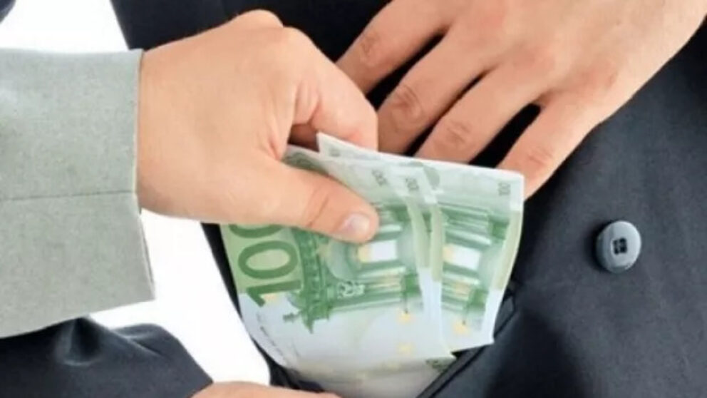Mită euro bani