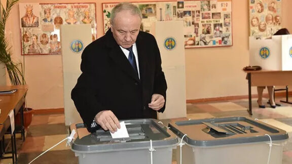 Nicolae Timofti votează pe 13 noiembrie
