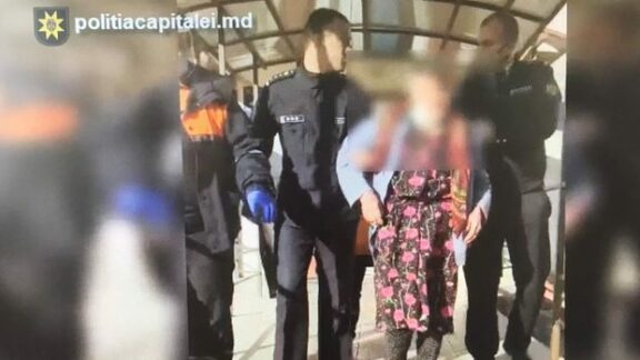 O bătrână de 88 de ani a fost găsită de polițiști lângă o pădure