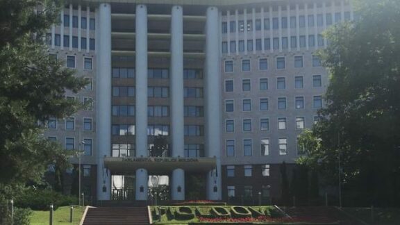 Parlamentul a decis când pleacă în vacanță