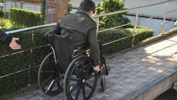 persoane cu dizabilități