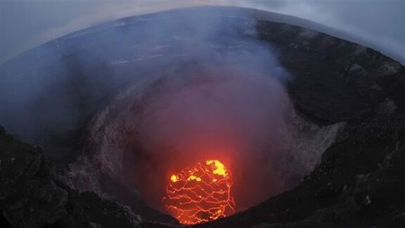 Râuri de lavă în urma erupției vulcanului Kilauea