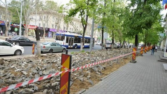 Reparaţia străzilor din capitală ar putea fi sistată