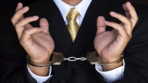 Avocat prins cu mita