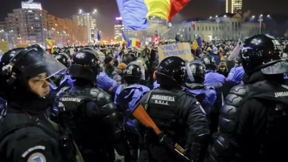 România fierbe din nou! 200 de mii de oameni au ieșit în stradă împotriva legii grațierii