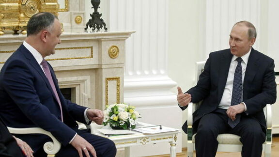 Ruşii şi-au bătut joc de Dodon! Vezi cum a fost ironizat şeful statului de presa rusă