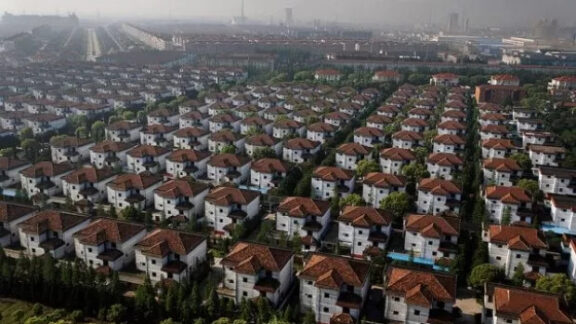 satul bogat si misterios din China