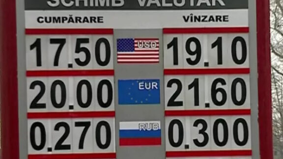 Un poster cu prețul bancnotelor