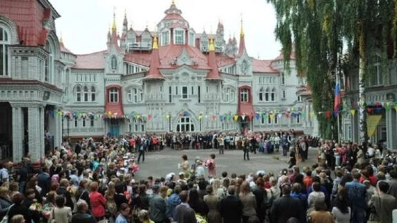 Școala din povești